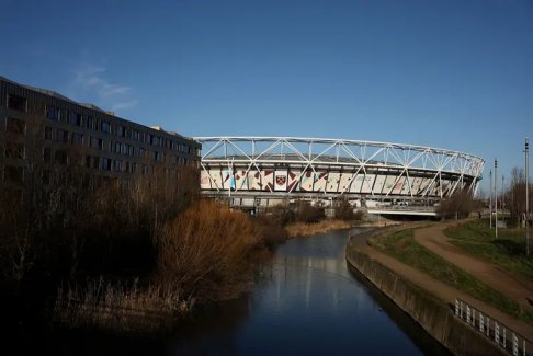 英超联赛西汉姆联对阵桑德兰的比赛将开球