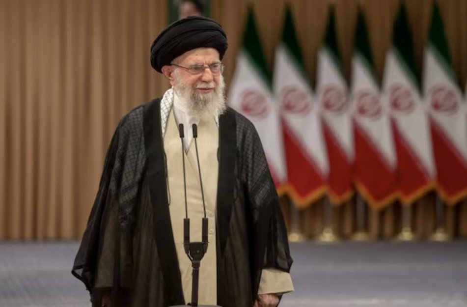 特朗普周日表示，他正在密切关注伊朗局势。