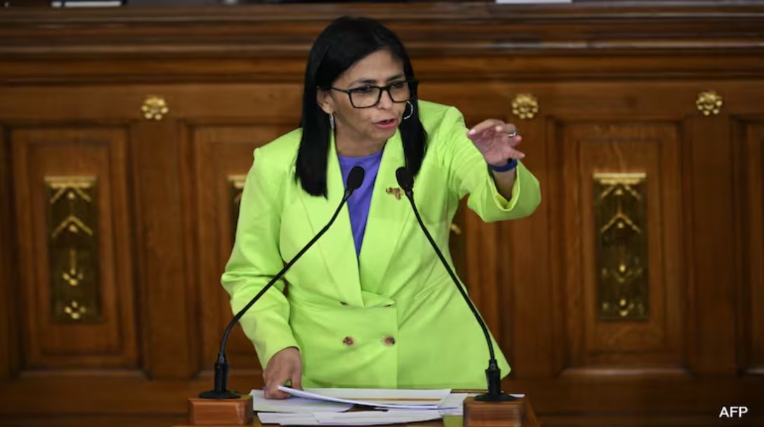 委内瑞拉临时总统德尔西&middot;罗德里格斯周四在议会发表总统讲话