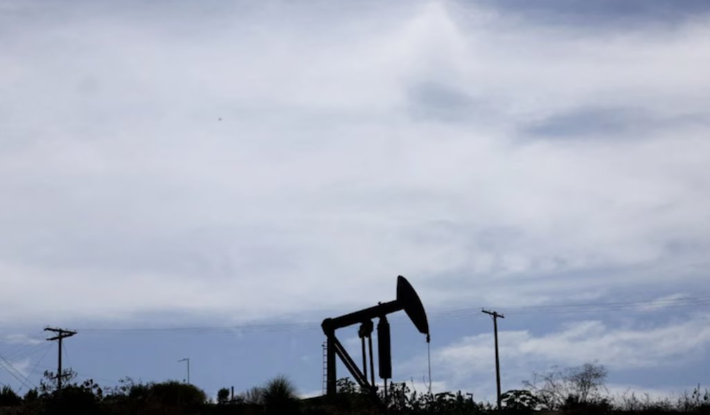 美国三大股指均小幅收高，其中标普500指数上涨0.3%。