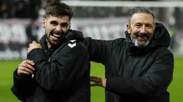 克劳迪奥&middot;布拉加和德里克&middot;麦金尼斯庆祝哈茨队获胜