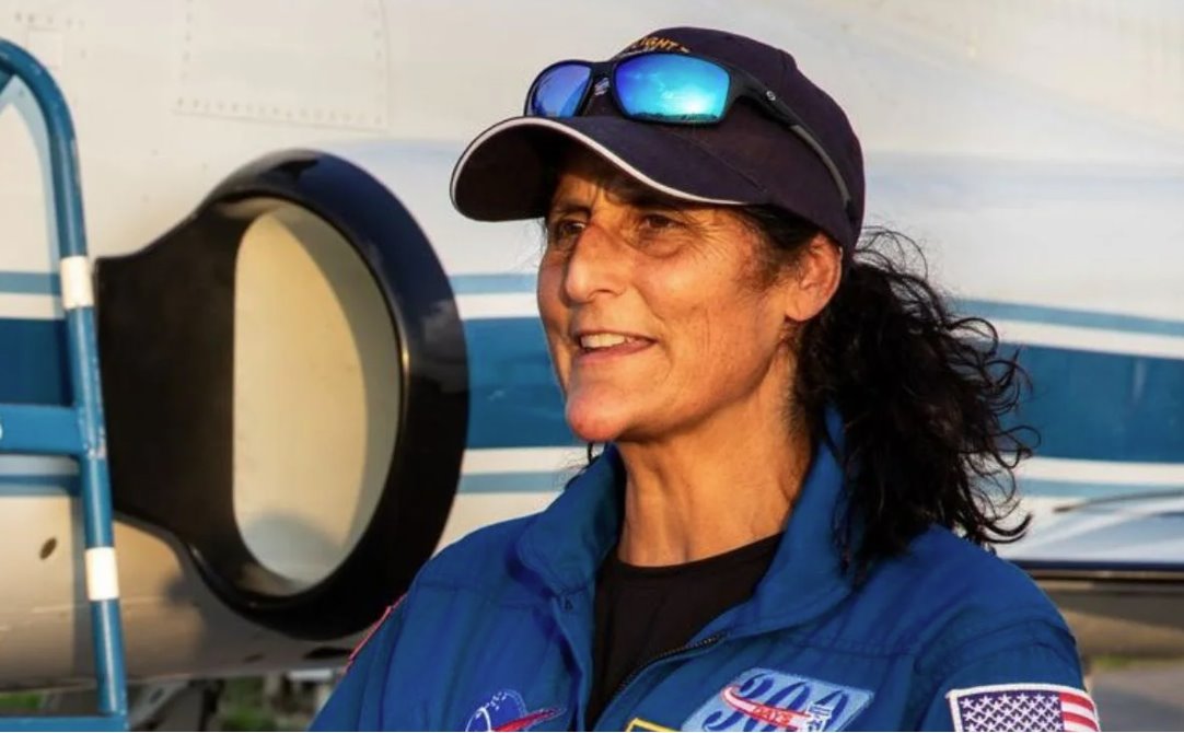 苏尼塔&middot;威廉姆斯服役27年，完成九次太空行走，总时长为62小时6分钟。