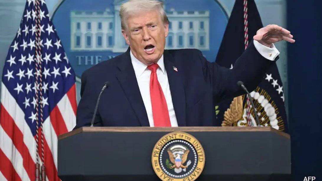 当记者问特朗普是否希望&ldquo;和平委员会取代联合国&rdquo;时，特朗普回答说：&ldquo;也许吧。&rdquo;