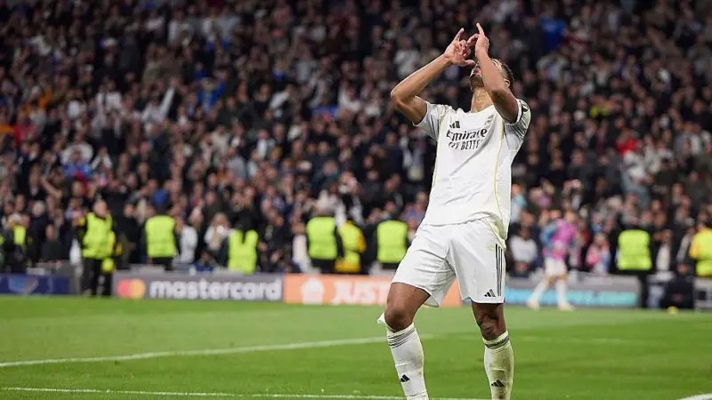 贝灵厄姆进球后做出饮酒的手势庆祝