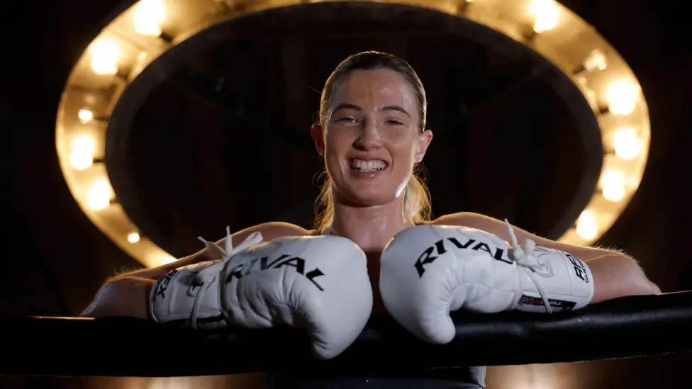 第24周的嘉宾是拳击手弗朗西斯卡·亨尼西,她是切尔西队的球迷。