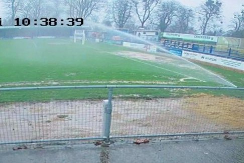 足球俱乐部因球场积水问题接受调查