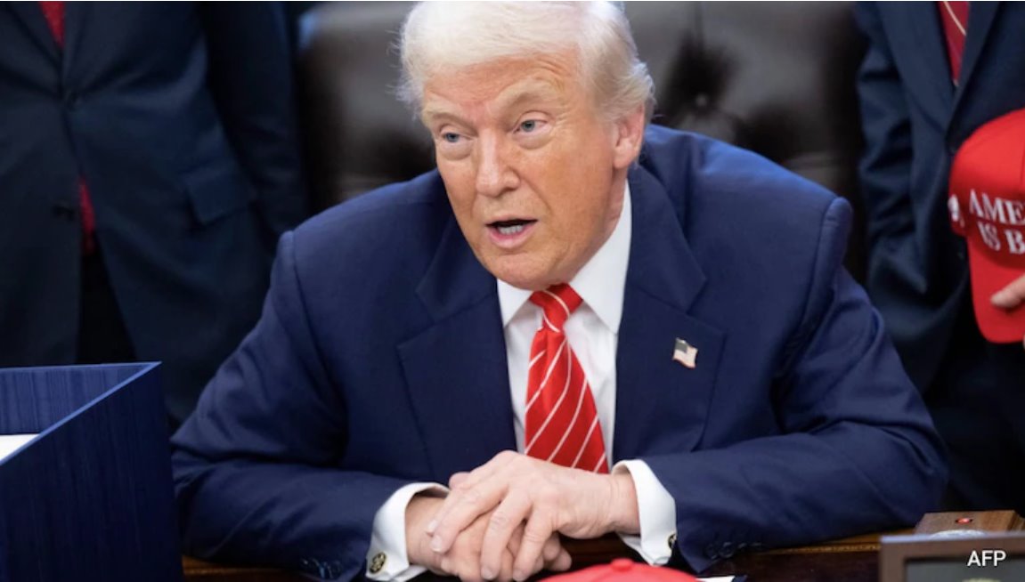 唐纳德&middot;特朗普曾试图以自己的名字命名机场和火车站