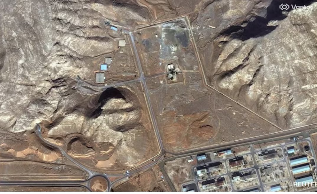 11月11日，卫星图像显示伊斯法罕核设施存在未掩埋的隧道入口。