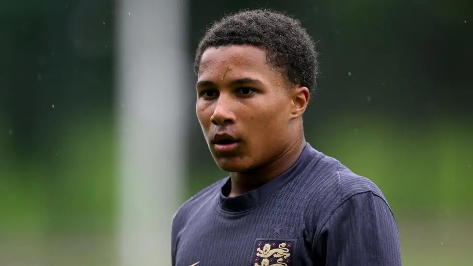 阿贾伊&middot;塔瓦雷斯本赛季一直在为诺维奇U18队效力