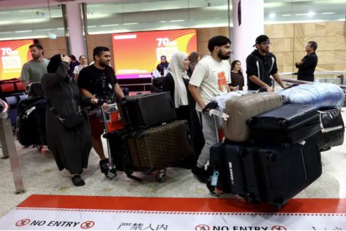 滞留伊朗战争中的美国人称美国“没有提供任何帮助