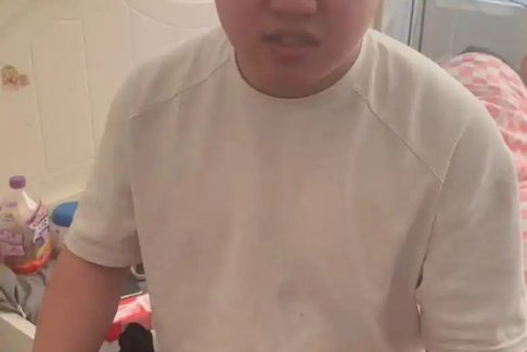 梅姨落网 被拐儿童钟彬：激动到吐了