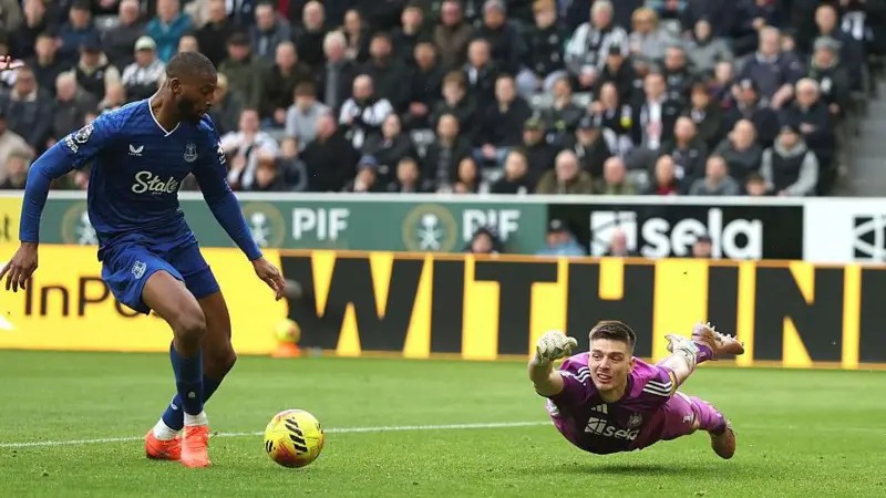 贝托攻破了尼克&middot;波普的球门