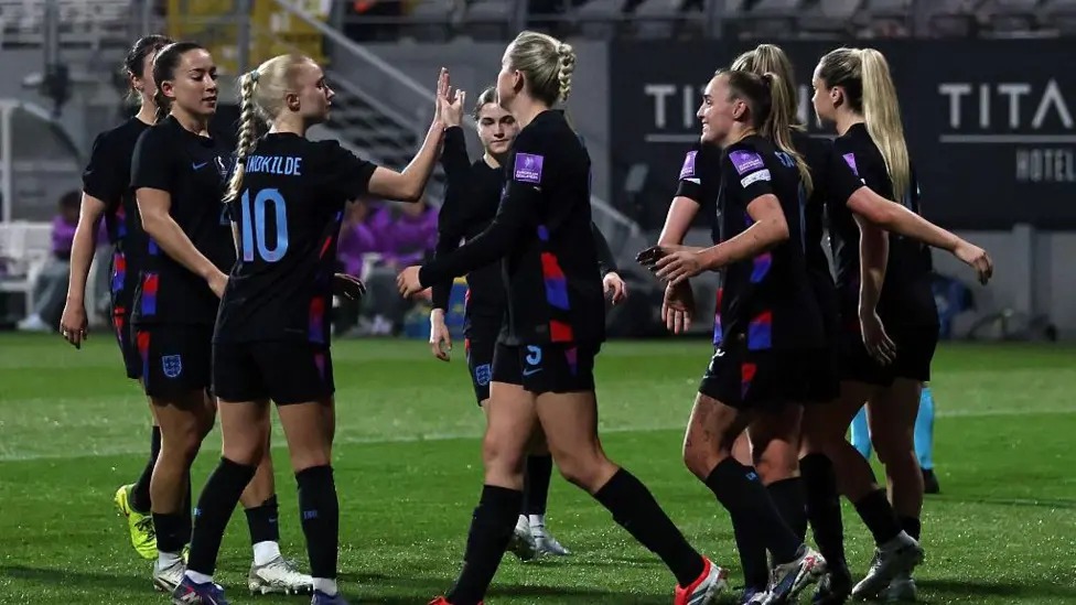 乔治亚·斯坦威在对阵乌克兰的比赛中攻入两球并贡献一次助攻