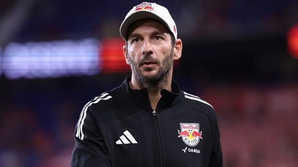 桑德罗&middot;施瓦茨于12月离开纽约红牛队