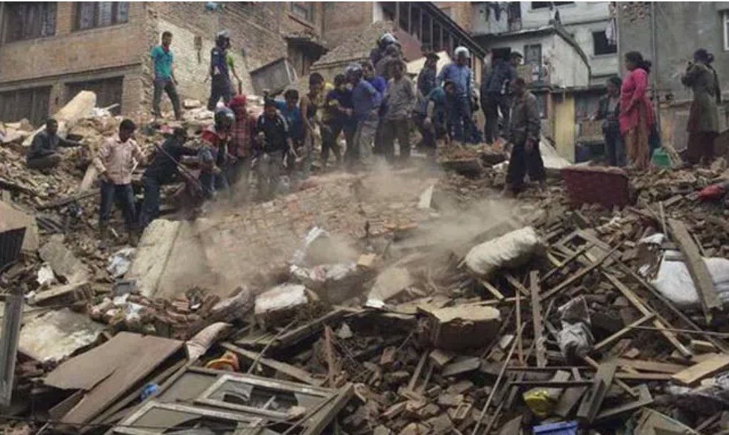 2015年尼泊尔地震：这场灾难夺去了近9000人的生命，造成22000多人受伤，280万人流离失所。