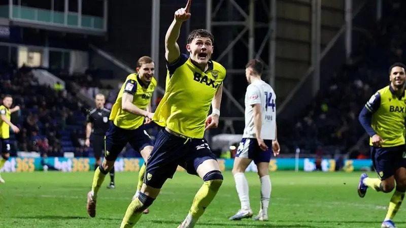 牛津联队前锋威尔&middot;兰克希尔庆祝他本赛季的第九粒进球