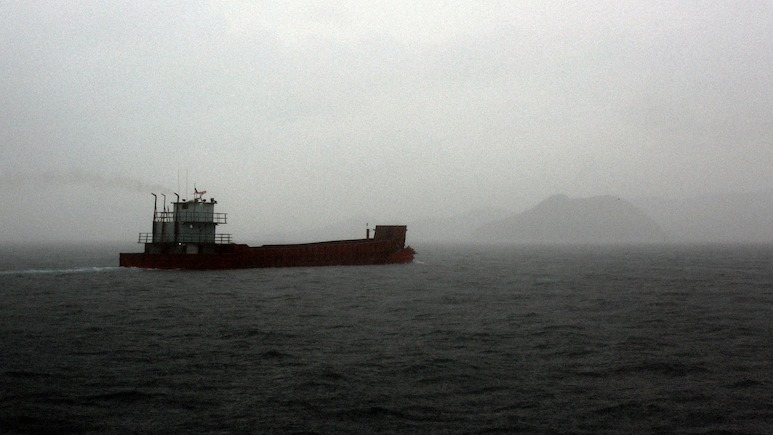 霍尔木兹海峡（重要的石油咽喉要道）