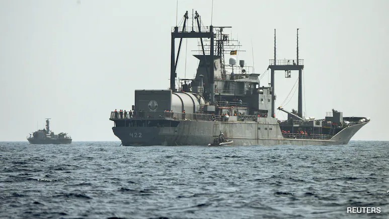 美国攻击型潜艇“夏洛特”号向伊朗舰艇发射了两枚MK48鱼雷。