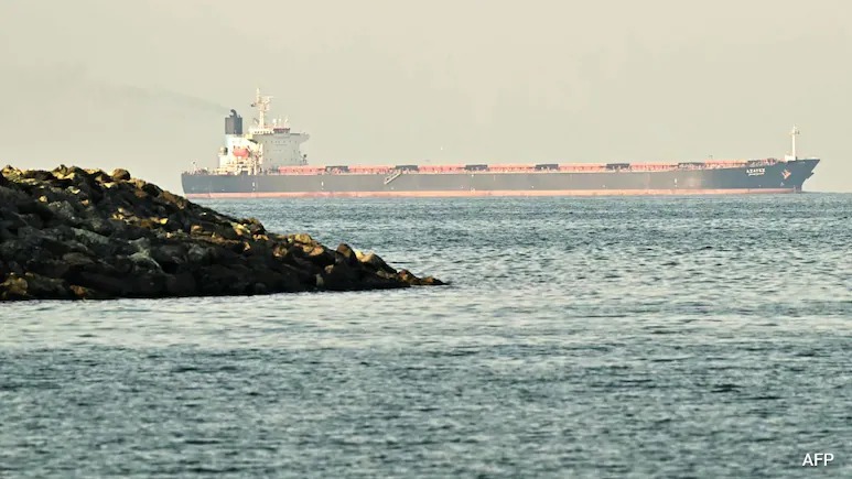 伊朗方面还表示,维护这条重要航道的安全是德黑兰的权利。