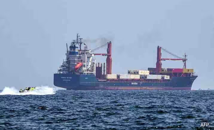 伊朗称，如果美国袭击其核电站，伊朗将完全封锁霍尔木兹海峡。