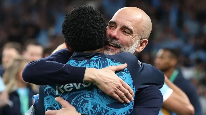 凭借曼城2-0战胜阿森纳的比赛，瓜迪奥拉成为首位五次赢得联赛杯冠军的主教练。