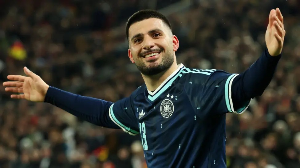 德尼兹·乌达夫庆祝打入德国队第二球