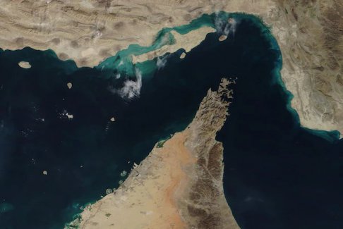 伊朗战争停火 两艘美国军舰穿越霍尔木兹海峡