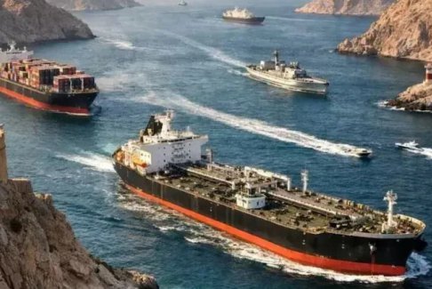 美国驱逐舰拦截两艘试图离开伊朗的油轮