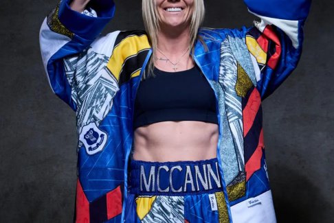 萨顿英超联赛预测VS嘉宾对拳击手莫莉·麦肯和布·拉