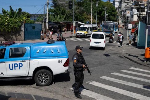里约热内卢枪战困住里约观景点200多名游客