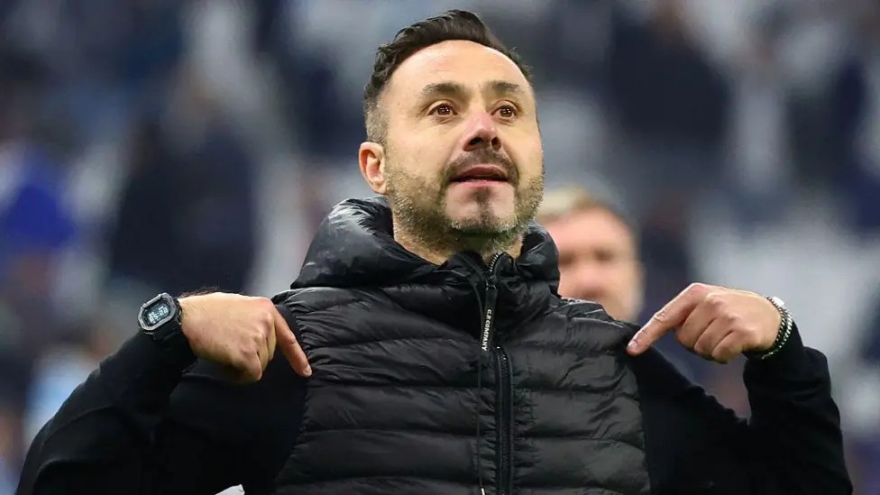 罗伯托&middot;德泽尔比接手了托特纳姆热刺队，这支球队目前仅比英超降级区高出1分。