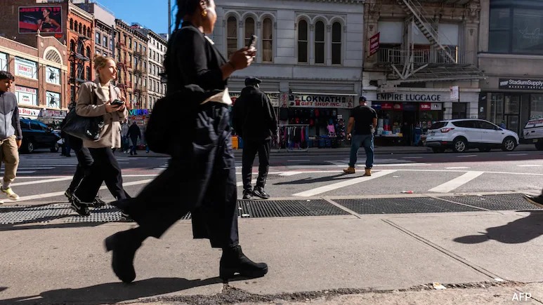 特朗普一直推行严厉的移民政策，以改善国内安全并减少非法移民。