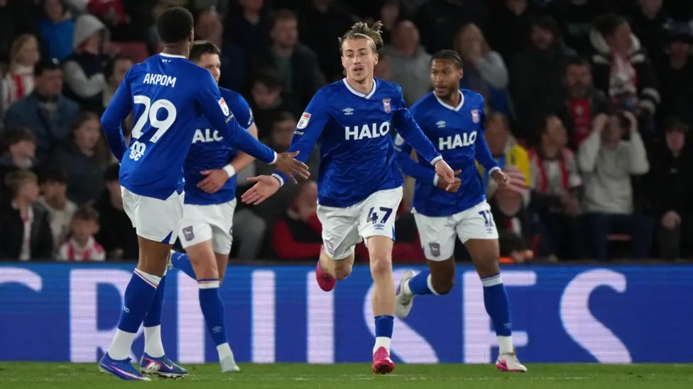 杰克&middot;克拉克是伊普斯维奇本赛季的最佳射手，共打入16球。