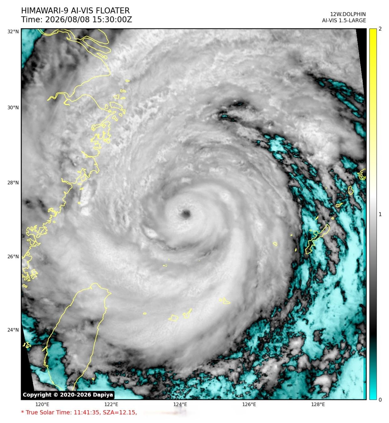 第13号台风白海豚台风眼一闭一睁